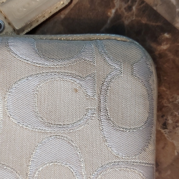 Gold Coach Poppy small wristlet, GUC - Picture 5 of 6